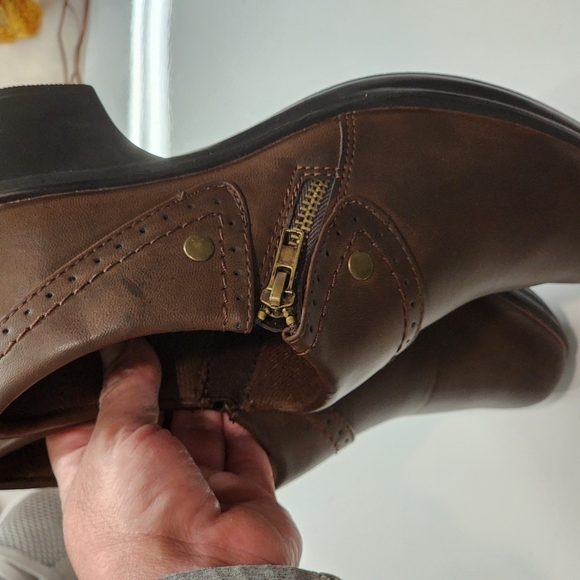 Easy Street Women's Brown Ankle Boots - Picture 3 of 7